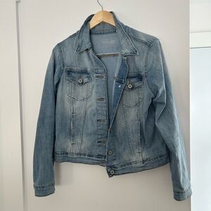 Levi’s Signature Women’s Light Blue Jean Denim Jacket